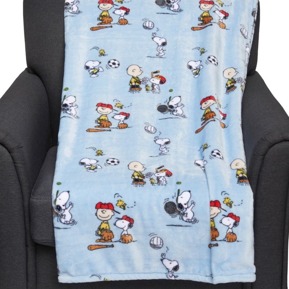 Peanuts Snoopy Sports Blanket Throw - Picture 2 of 5